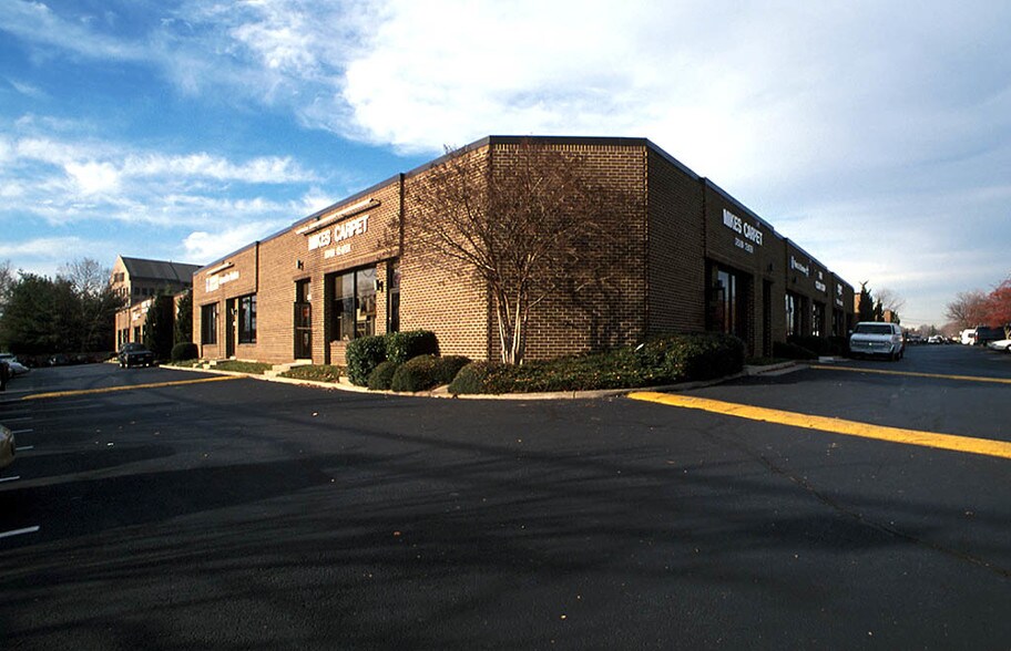 More Photos Of 8400 Hilltop Rd, Fairfax Light Distribution For Lease