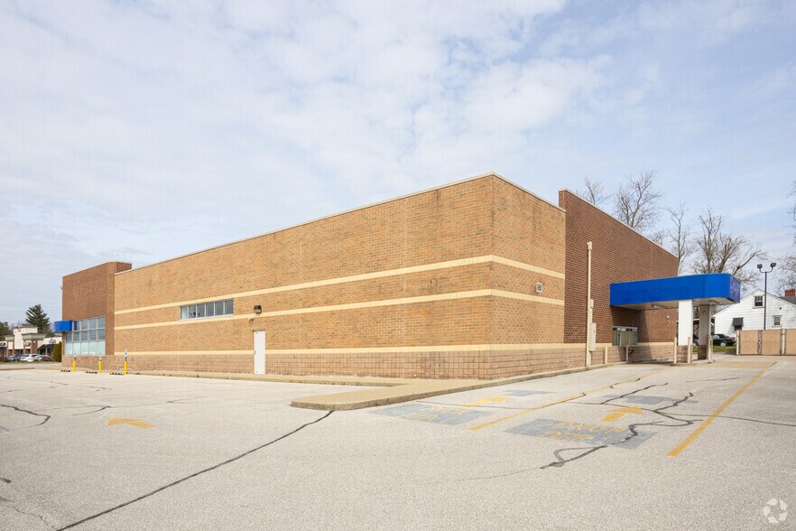 More Photos Of 1605 Midland Trl, Shelbyville Freestanding For Lease