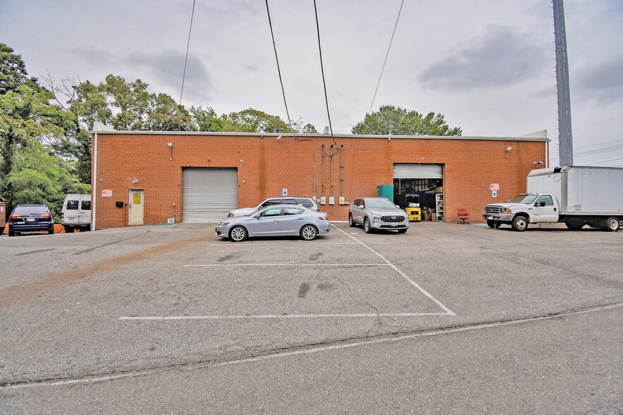 Primary Photo Of 7402-7408 Maxey Dr, Fort Washington Warehouse For Lease