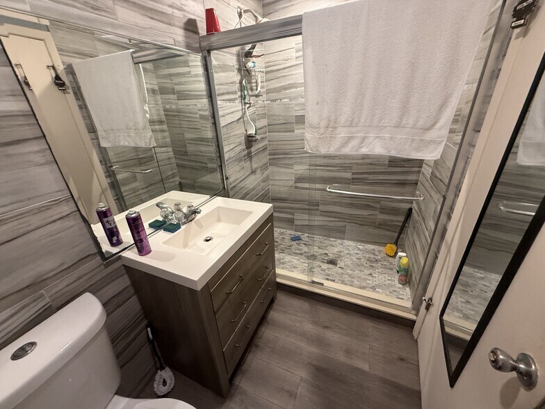 More Photos Of 5508 Benchmark Ln, Sanford Warehouse For Sale