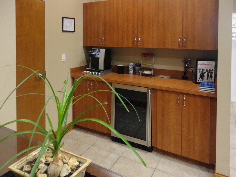 20701 Bruce B Downs Blvd, Tampa, FL 33647 Lofts/Showrooms For Lease