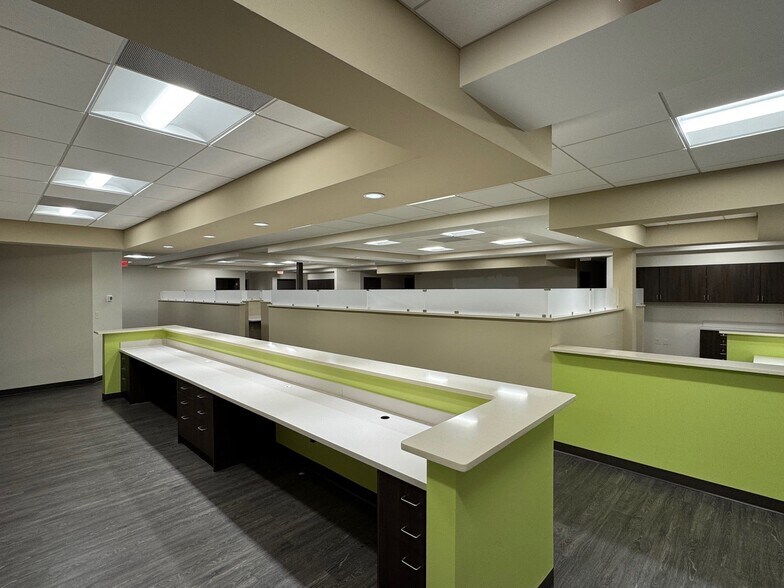 More Photos Of 2571 Forest Dr, Columbia Drugstore For Lease