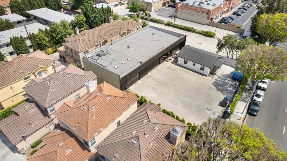 More Photos Of 14128 Paramount Blvd, Paramount Warehouse For Sale