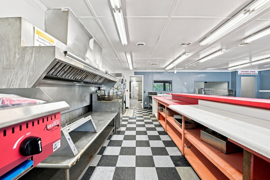 More Photos Of 346 W Jones St, Trenton Service Station For Lease