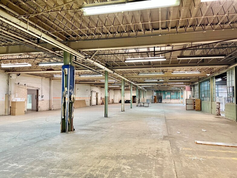 More Photos Of 521 S Market St, Galion Manufacturing For Lease