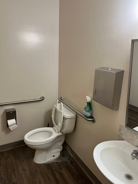 More Photos Of 3956 Sunbeam Rd, Jacksonville Medical For Lease