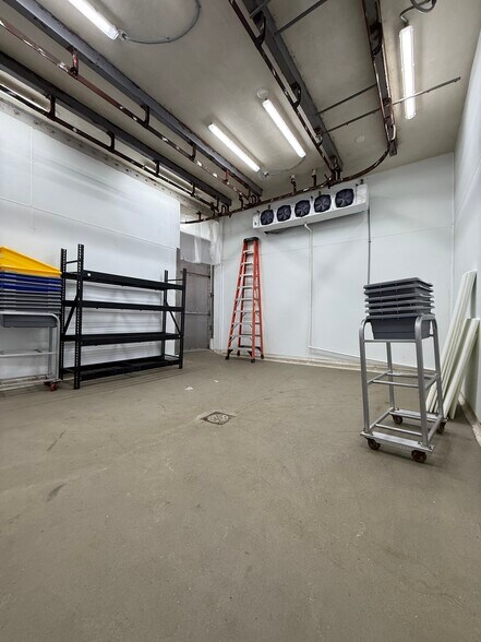 More Photos Of 3408 Industrial Rd E, Homedale Manufacturing For Sale
