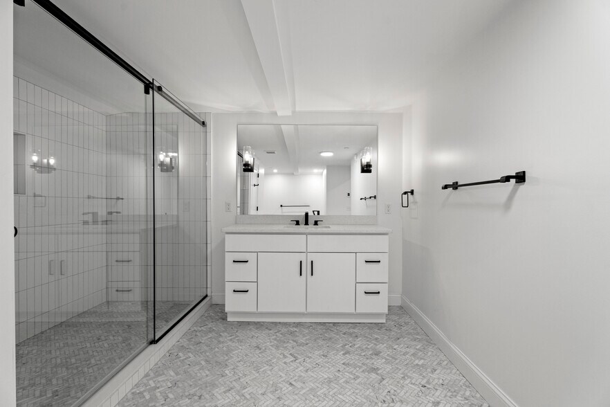 More Photos Of 44 Williams Ave, Mystic General Retail For Sale