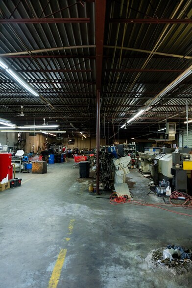 More Photos Of 1630 N Interstate 35 E, Lancaster Flex For Sale