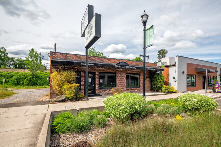 Primary Photo Of 12525 SW Main St, Tigard Storefront Retail Office For Lease