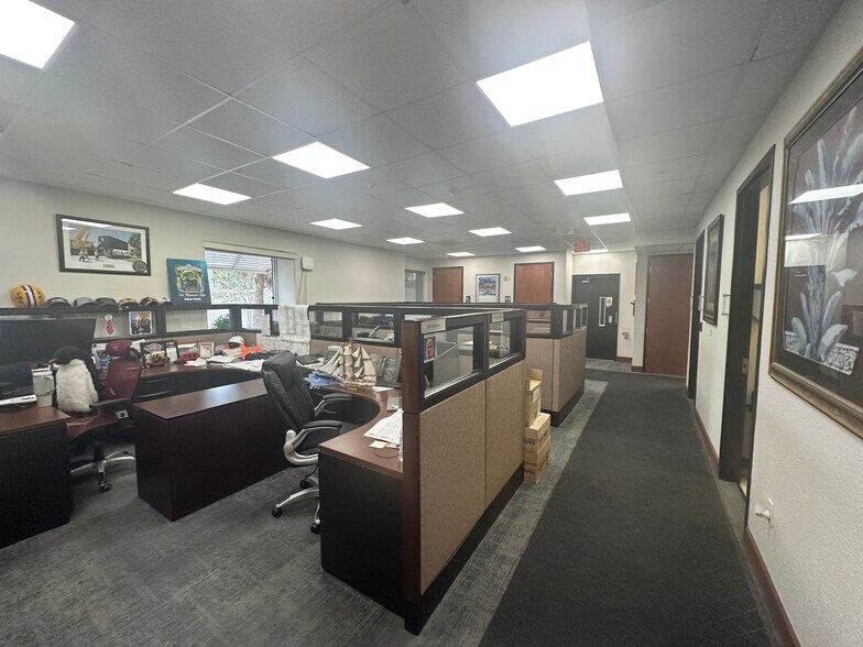 More Photos Of 1645 NW 33rd St, Pompano Beach Contractor Storage Yard For Lease