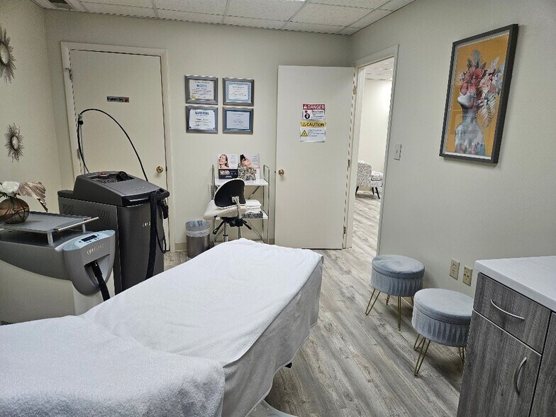 More Photos Of 11700-11706 Bowman Green Dr, Reston Office For Sale