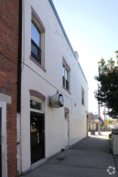 More Photos Of 100 Chestnut St, Corydon Storefront For Sale