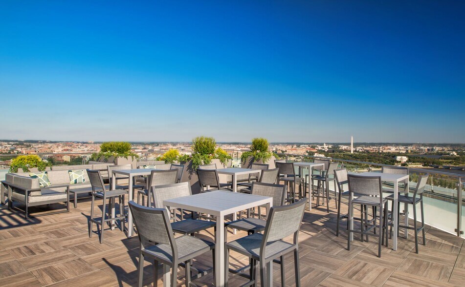 More Photos Of 1100 Wilson Blvd, Arlington Office For Lease