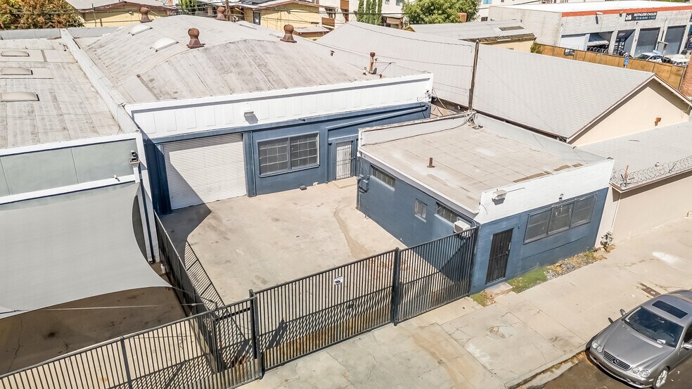 More Photos Of 14117-14123 Bessemer St, Van Nuys Warehouse For Sale