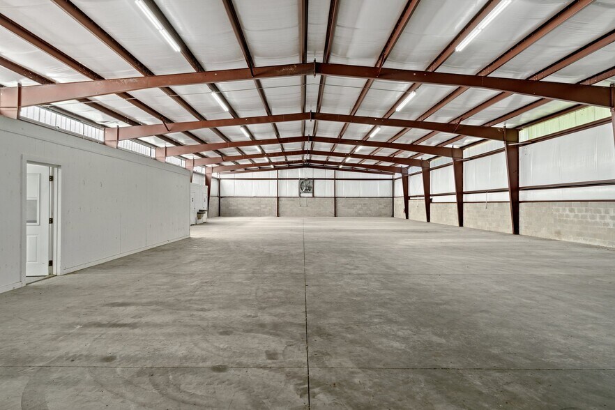 More Photos Of 1174 Plaza Pl, Inverness Industrial For Lease