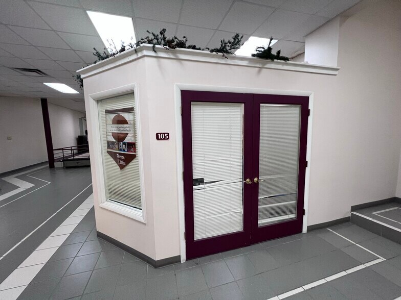 More Photos Of 109 W Main St, Somerset General Retail For Sale