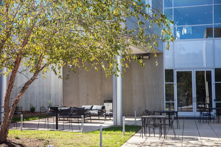 More Photos Of 20 TW Alexander Dr, Research Triangle Pk Research And Development For Lease