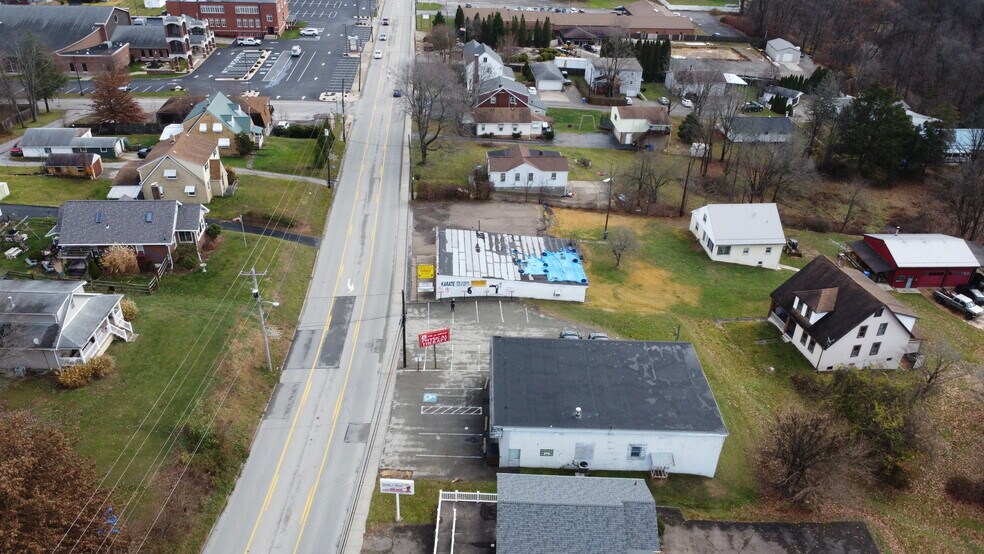 More Photos Of 3014 Leechburg Rd, New Kensington Office For Lease