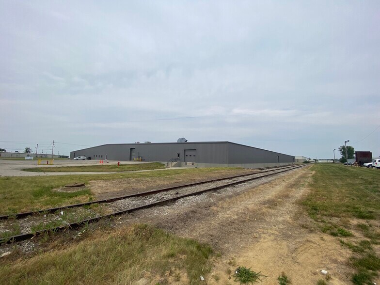 More Photos Of 2200 4th Ave, Seymour Manufacturing For Lease