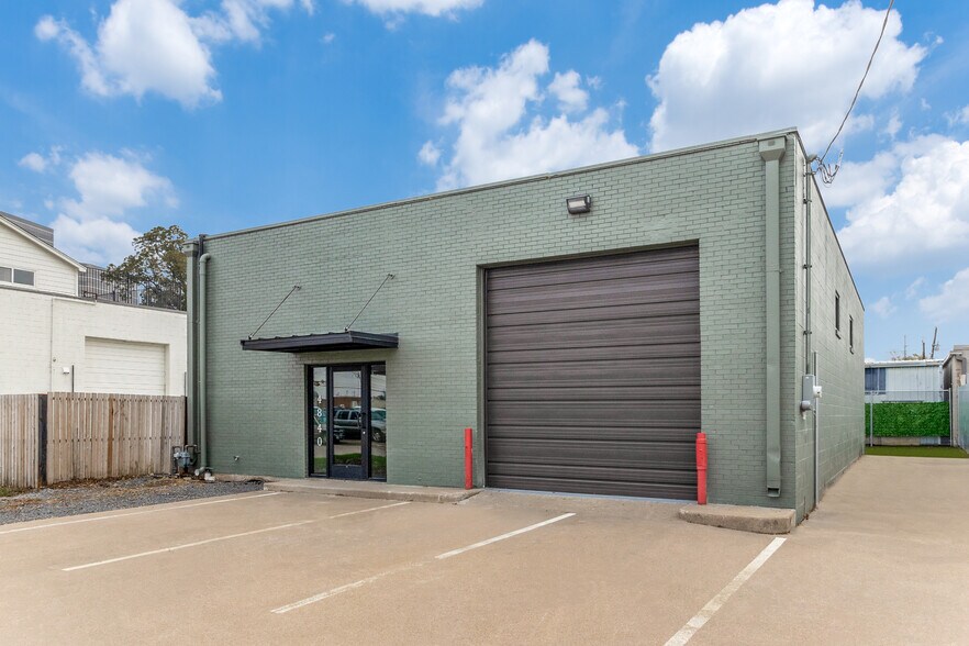 More Photos Of 4840 Memphis St, Dallas Warehouse For Sale