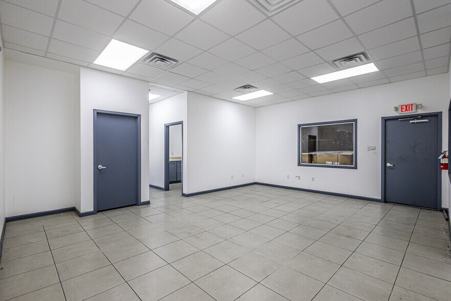 More Photos Of 13806 N Unitec Dr, Laredo Warehouse For Lease