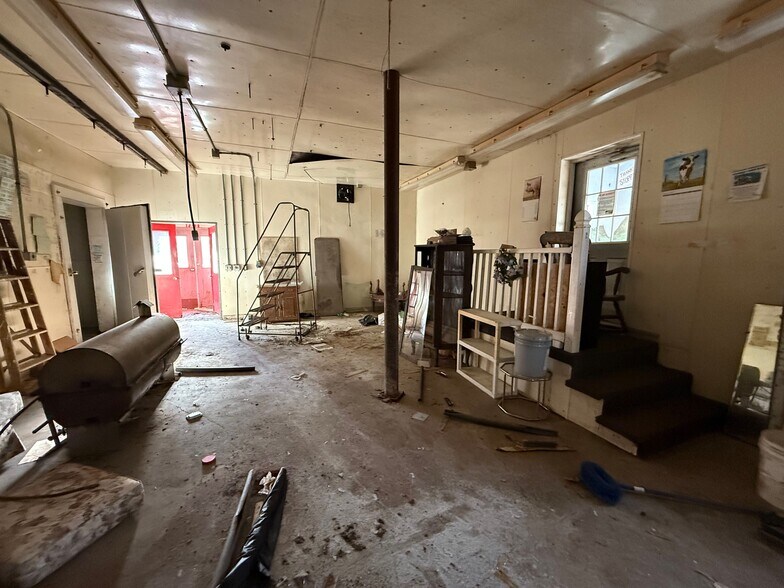 More Photos Of 137 Southbridge Rd, Charlton Warehouse For Sale