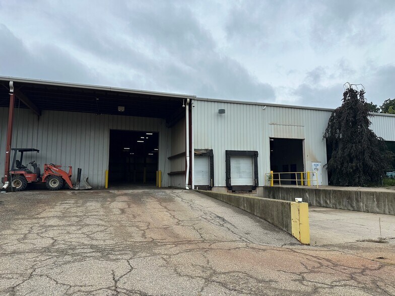 More Photos Of 4850 Fulton St E, Ada Warehouse For Lease