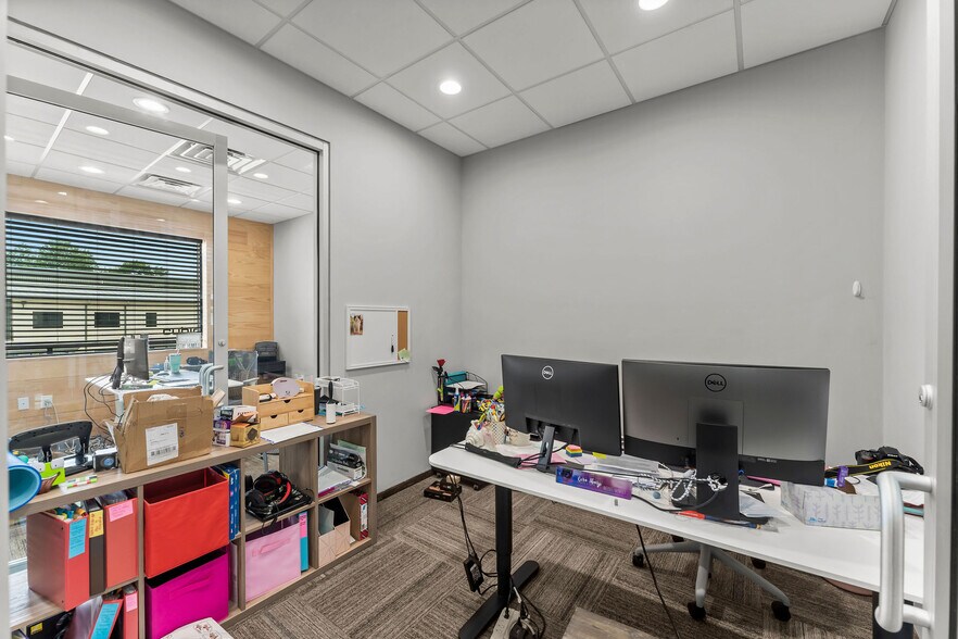 More Photos Of 1330 Rayford Park Rd, Spring Loft Creative Space For Lease