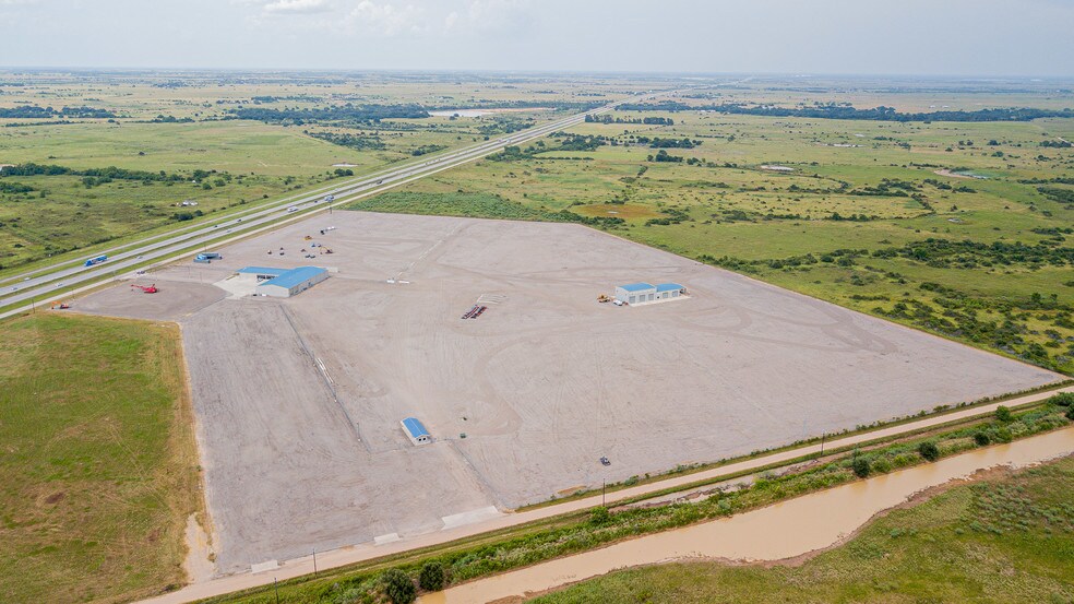 More Photos Of 7044 Interstate 10, Sealy Distribution For Sale