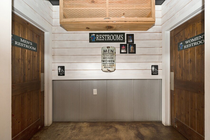 More Photos Of 1296 N Ferdon Blvd, Crestview Restaurant For Sale