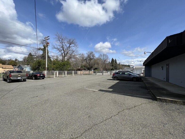 More Photos Of 748 Market St, Redding Office For Lease