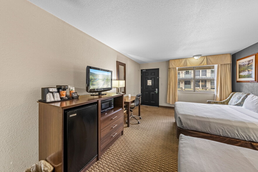 More Photos Of 2930 Main Ave, Durango Hotel For Sale