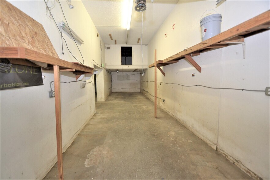 More Photos Of 325 Delaware Dr, Colorado Springs Warehouse For Lease