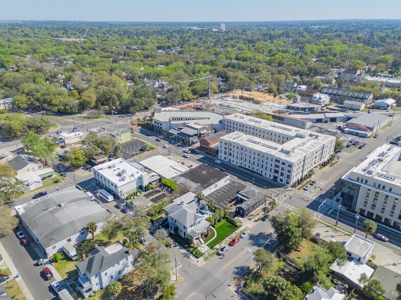 More Photos Of 112 W Victory Dr, Savannah Showroom For Lease