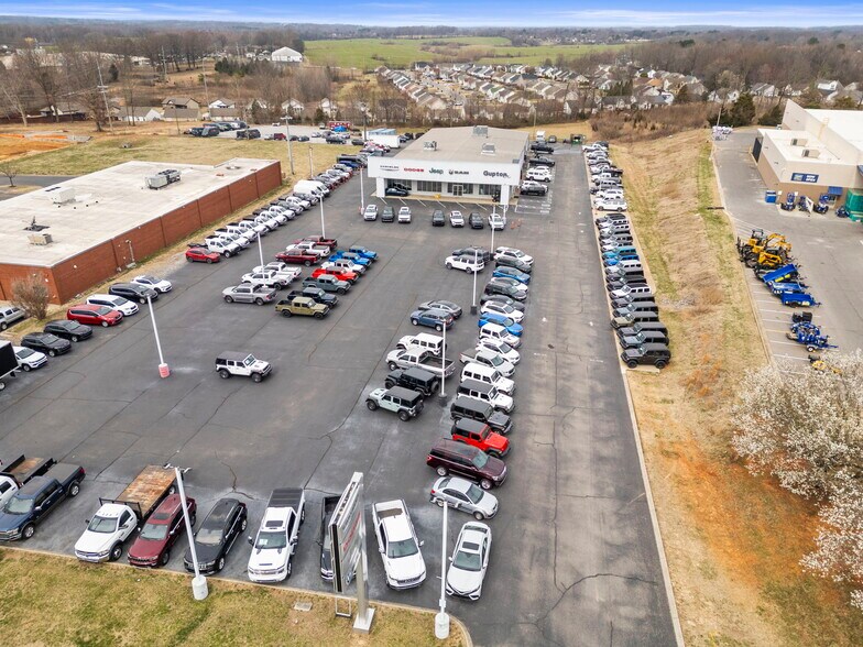 More Photos Of 3450 Tom Austin Hwy, Springfield Auto Dealership For Lease