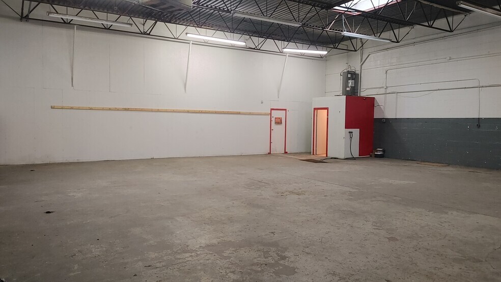 More Photos Of 9912 72 Ave NW, Edmonton Industrial For Lease