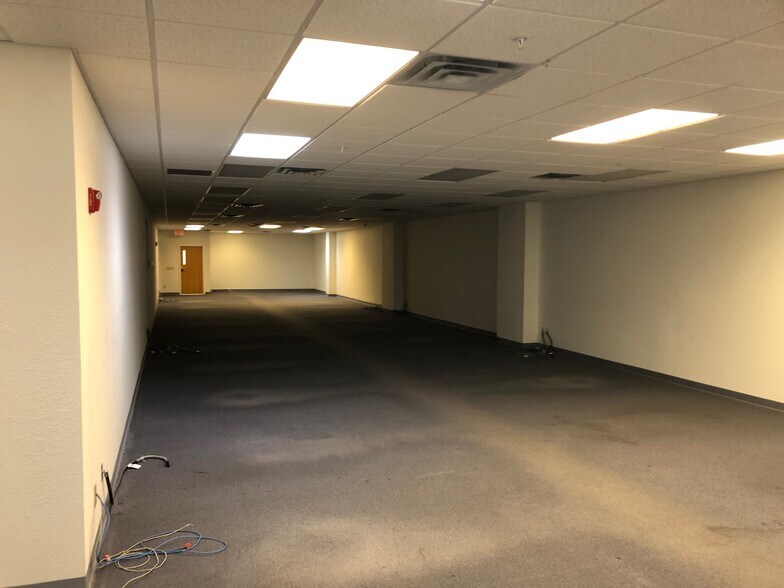More Photos Of 2720 Shepherd Of The Hills Expy, Branson Office For Lease