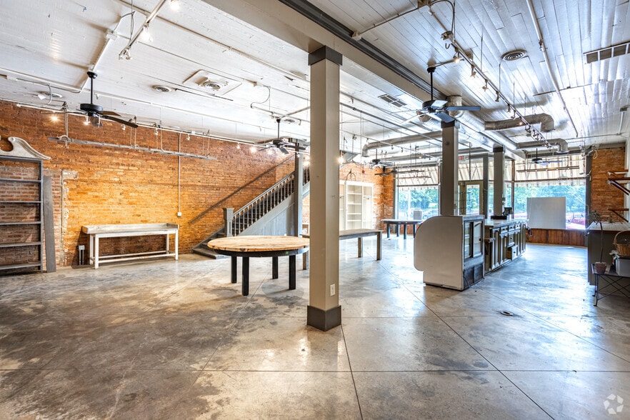 More Photos Of 3840 Highway 42, Locust Grove Restaurant For Sale