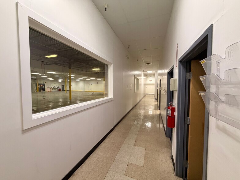 More Photos Of 100 Chamber Plz, Charleroi Supermarket For Lease