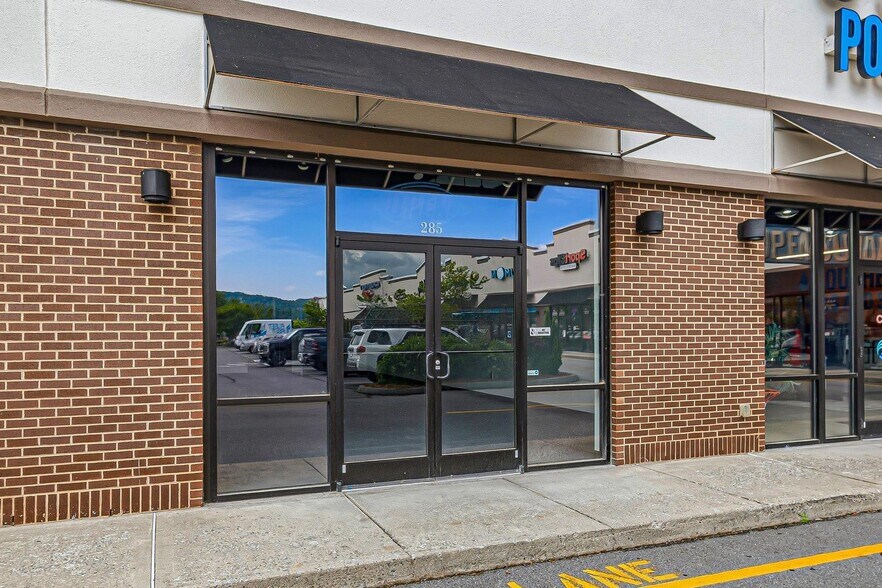 More Photos Of 1880 N Eastman Rd, Kingsport Storefront For Lease