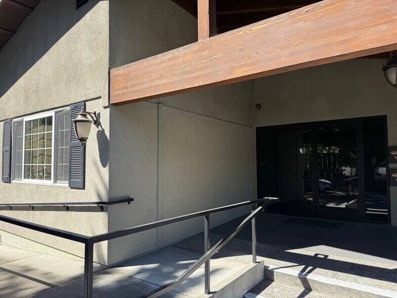 More Photos Of 40 Dormody Ct, Monterey Medical For Lease