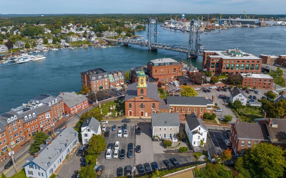 More Photos Of 110 Chapel St, Portsmouth Office For Lease