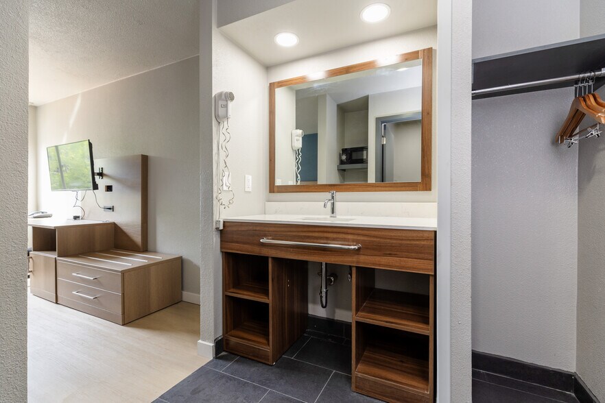 More Photos Of 8247 NE Sandy Blvd, Portland Hotel For Sale