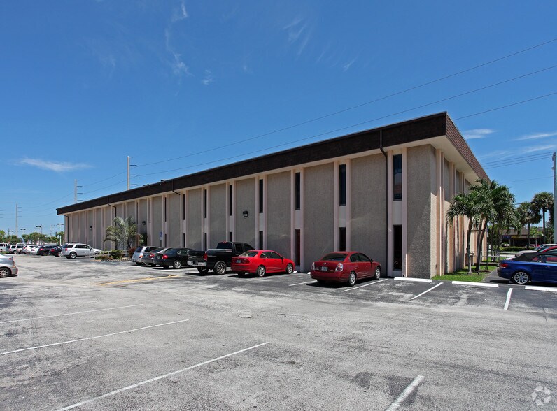 More Photos Of 2880 W Oakland Park Blvd, Fort Lauderdale Office Residential For Lease