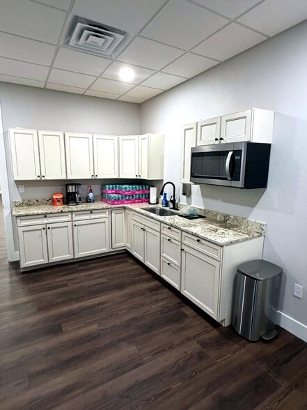More Photos Of 4708 Lena Rd, Bradenton Warehouse For Sale