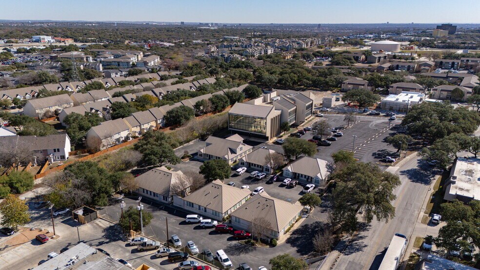 More Photos Of 4230 Gardendale St, San Antonio Office For Sale