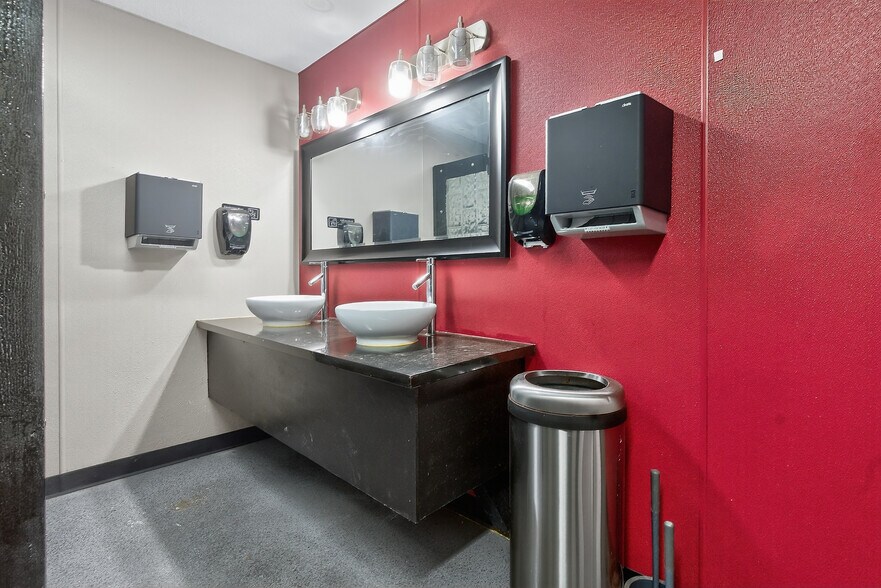 More Photos Of 2795 SW Wilshire Blvd, Burleson Flex For Lease
