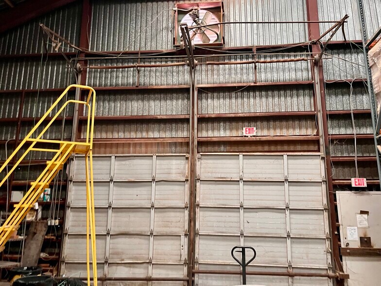 More Photos Of 3516 Tarrant Main St, Fort Worth Warehouse For Sale