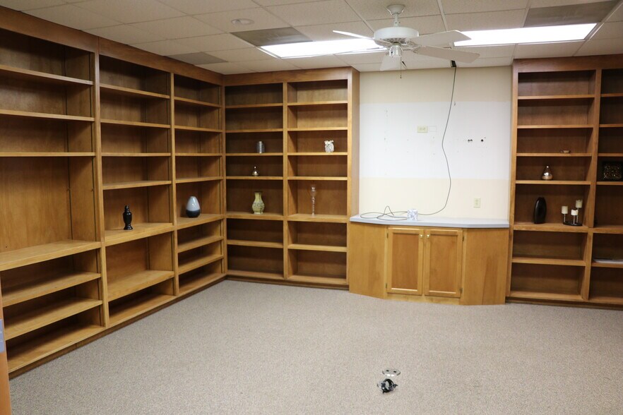 More Photos Of 320 Research Dr, Athens Loft Creative Space For Lease
